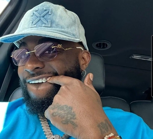 Singer Davido flaunts million-dollar diamond on his tooth