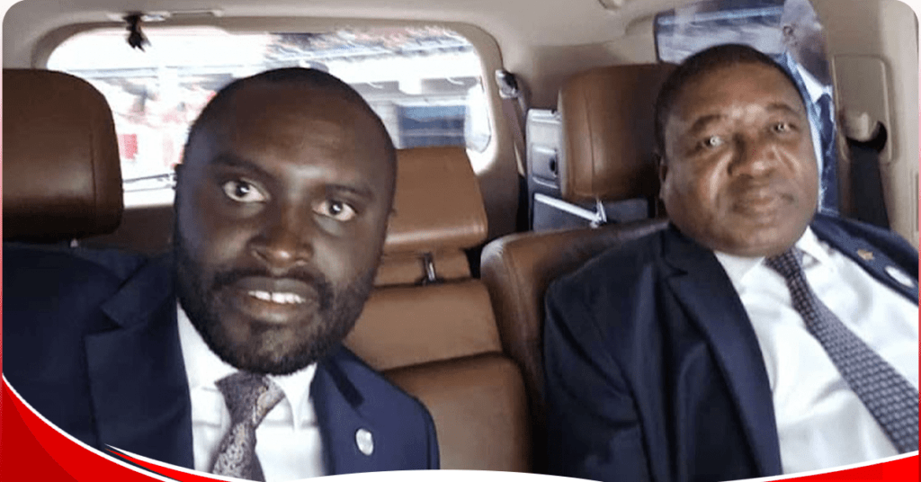 Star-struck?  Kenyan politician takes selfie with Mozambique president