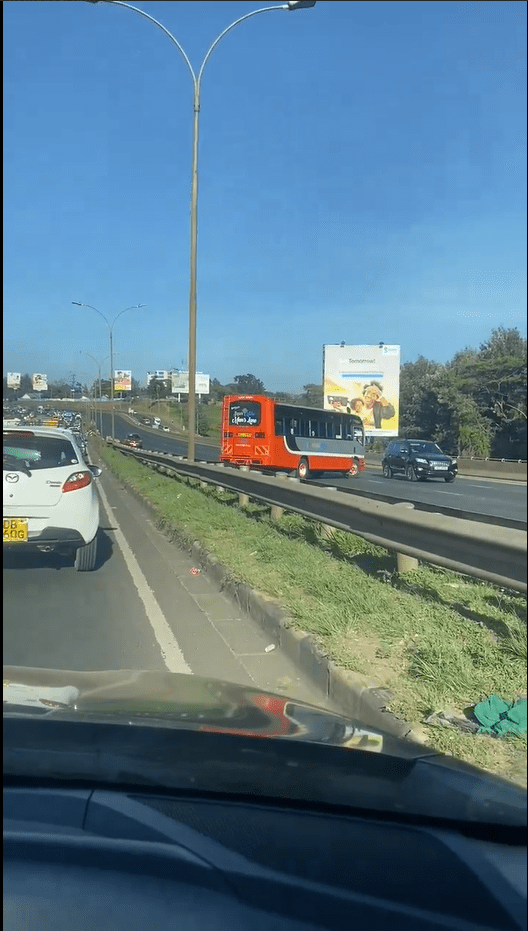 Super Metro driver makes U-turn on Thika Superhighway