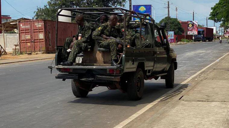 Guinean security forces patrolling in Conakry, Guinea, on November 4, 2023. Photo: Reuters. 