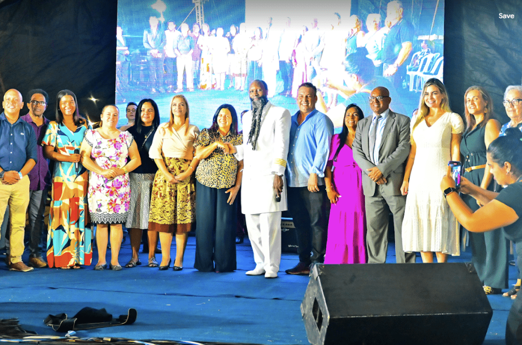 Cabo Frio Mayor Magdala Furtado and her Cabinet pose for a photo with Prophet Owuor during his mission in Brazil. Photo: The Star