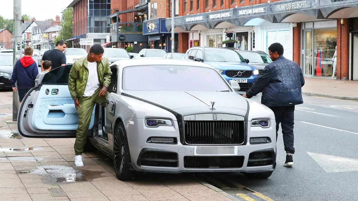 Mat Armstrong restores Marcus Rashford’s wrecked Rolls Royce Wraith after a 2023 accident.

