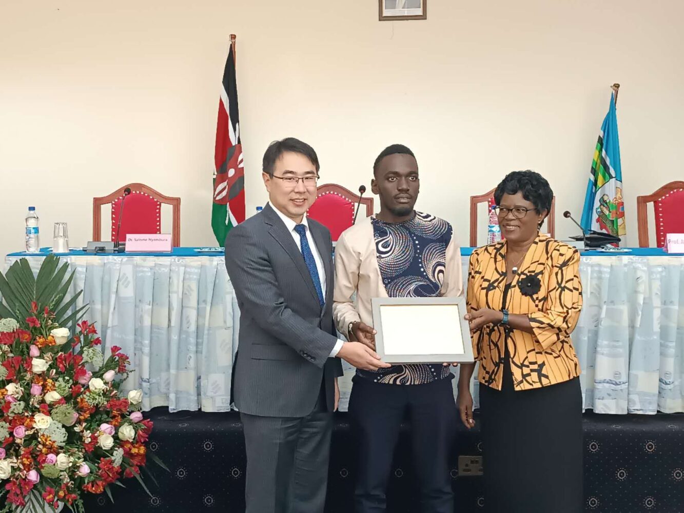 Chinese Embassy lauds scholarship programme with Kenya