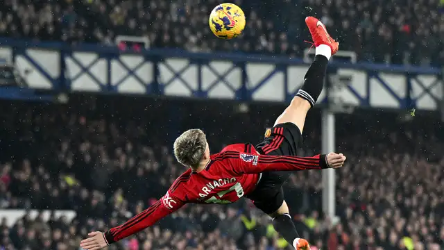 Alejandro Garnacho wins Puskás award for spectacular Bicycle Kick goal