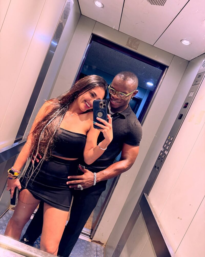 Tileh Pacbro takes a mirror selfie with his new girlfriend. Photo: Instagram