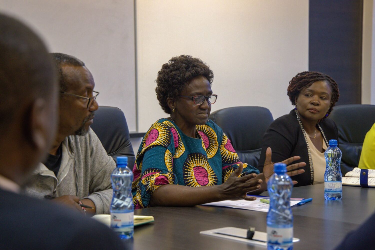 Editors Guild CEO Rozalia Omugo (center) speaking during the meeting at the Cape Media offices on January 23, 2025. Photo/TV47.  