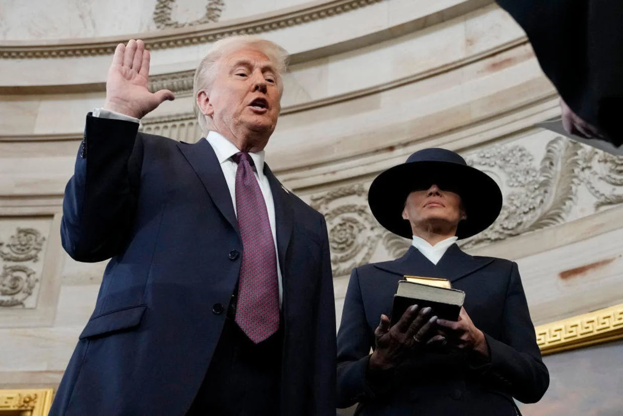 Tradition questioned: Trump sworn in without touching bible