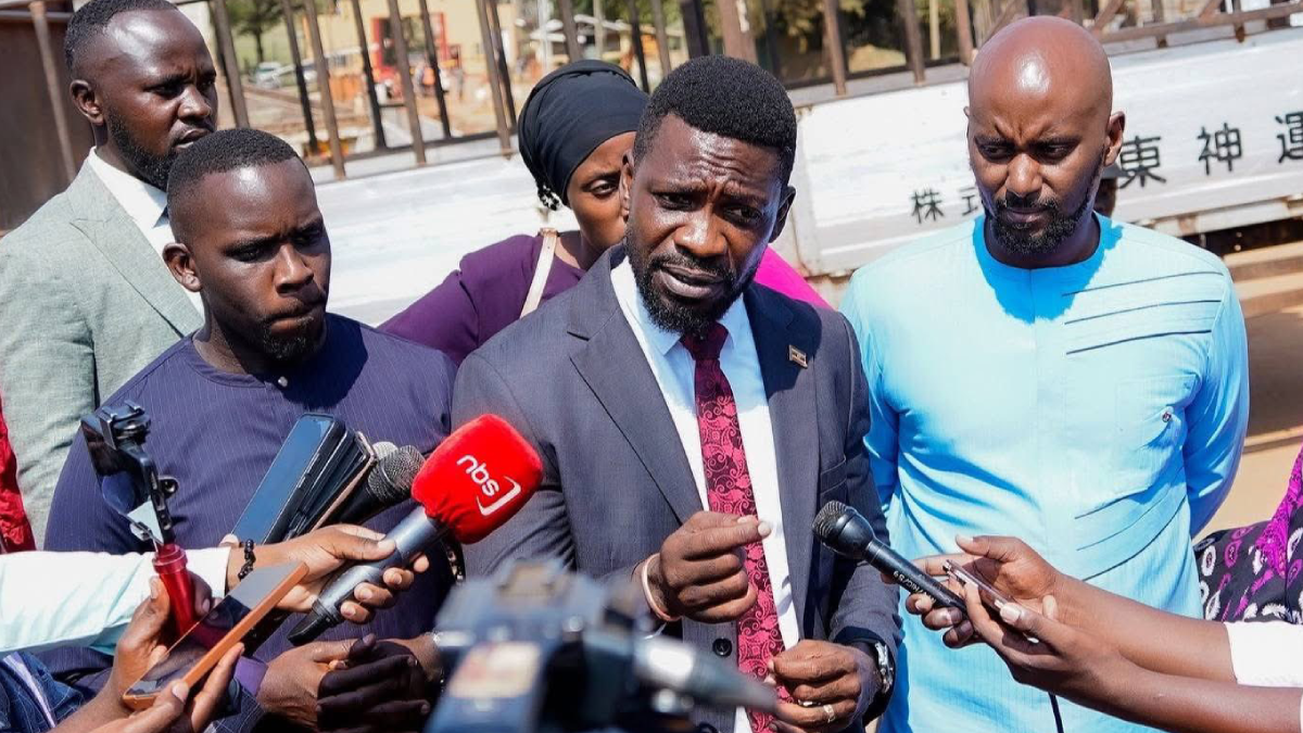 “Kizza Besigye is very weak. He collapsed this morning” – Bobi Wine